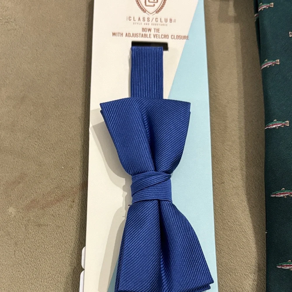 Elegant Green Kids Tie with Subtle Pattern